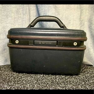 Vintage Samsonite Silhouette Train Case 